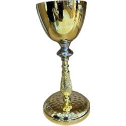 كأس دم ذهبي مع صحن كاس