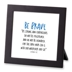 لوحة خشبية - ستاند - كن شجاعا