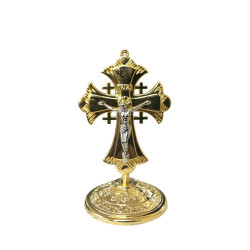 صليب معدني لون ذهبي مع قاعدة